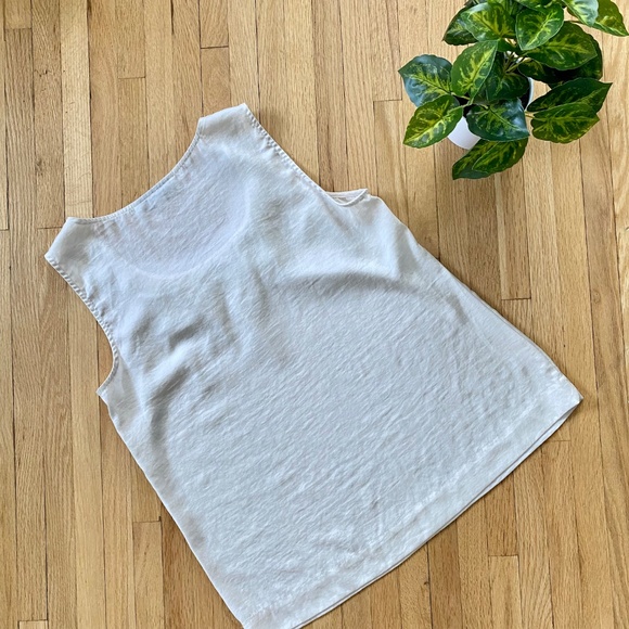 LOFT Ivory Sleeveless Top with Rosette Embellished Neckline Size M - Picture 8 of 10